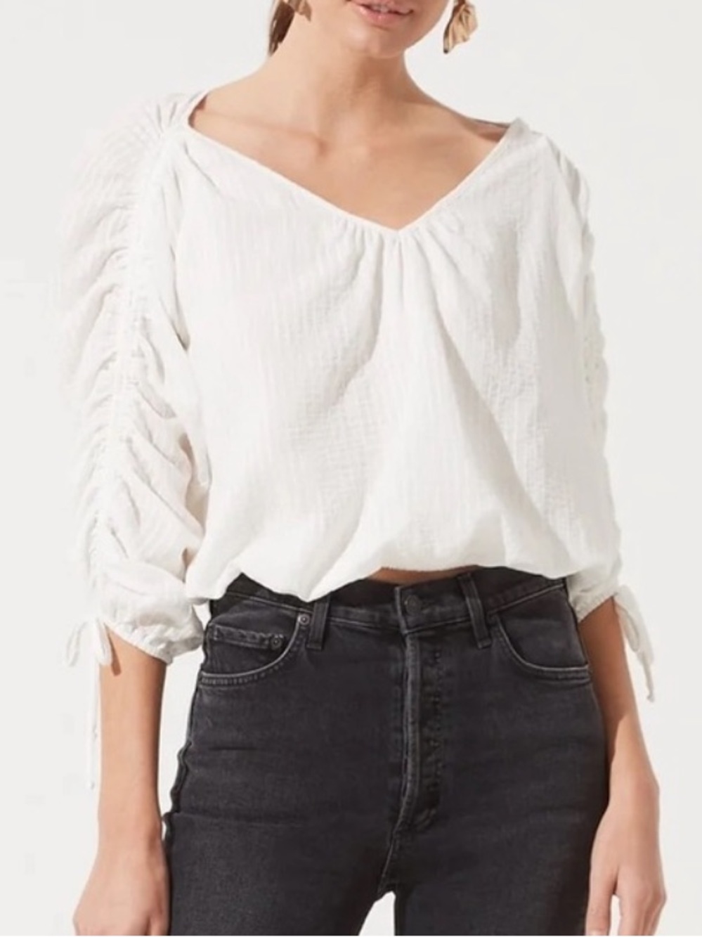Astr White V-Neck Peasant Ruched Sleeve Blouse
